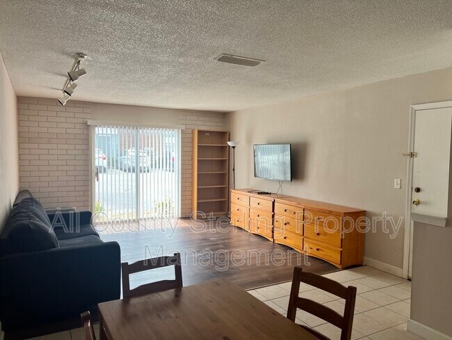 Building Photo - 1700 SW 16th Ct