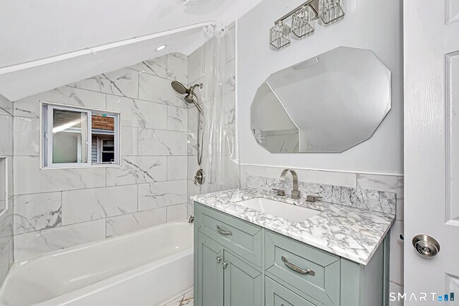 Building Photo - 463 Wilmot Ave