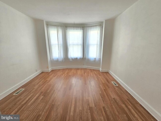 Building Photo - 128 S Ellwood Ave