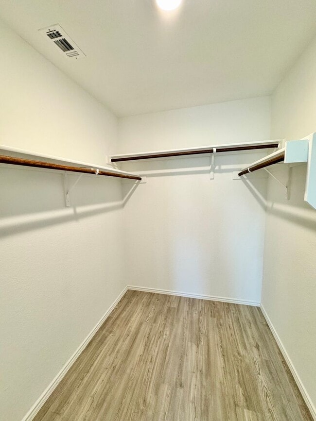 Building Photo - Charming 3/2 Home with Garage, Fenced Backyard & Community Amenities!