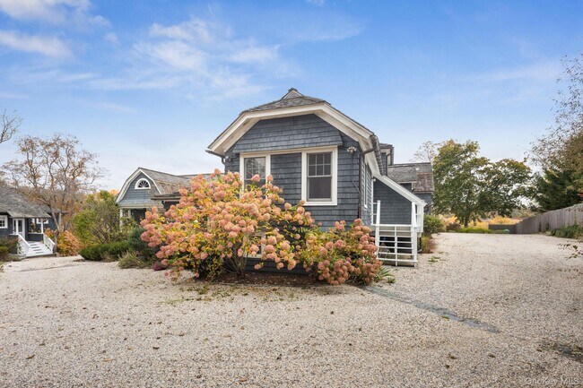 Building Photo - 744 Titicus Rd
