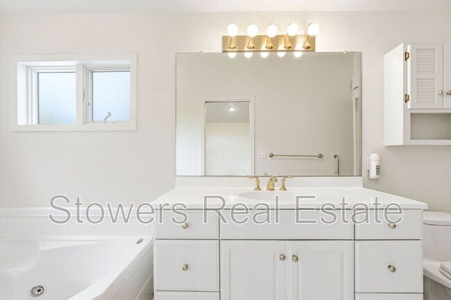 Building Photo - 10 Corte Del Rey