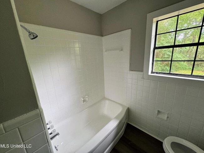 Building Photo - 521 N Park Ln