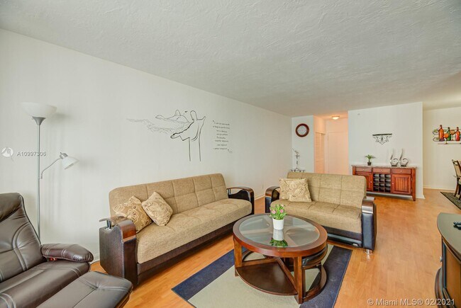 Building Photo - 3001 S Ocean Dr