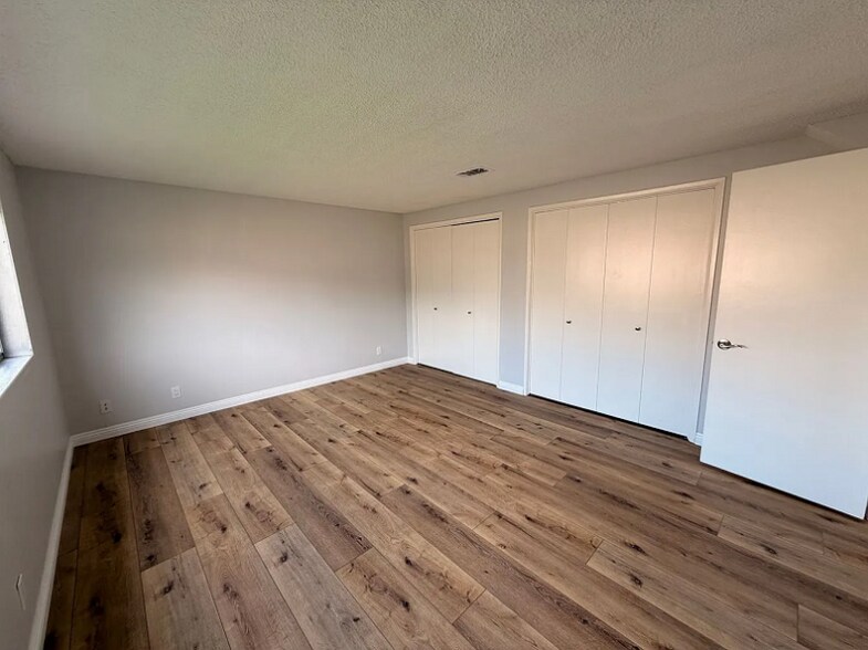 Building Photo - 5373 Cumberland Dr