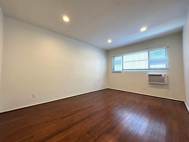 Building Photo - ONE MONTH FREE! Spacious 1 Bedroom in West Hollywood