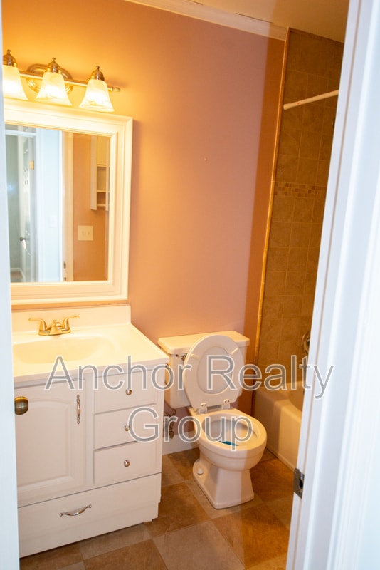 Building Photo - 304 Falling Ln