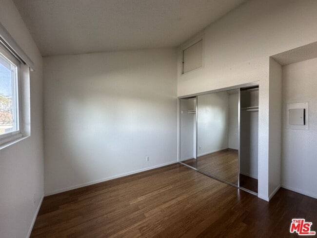 Building Photo - 1108 Termino Ave