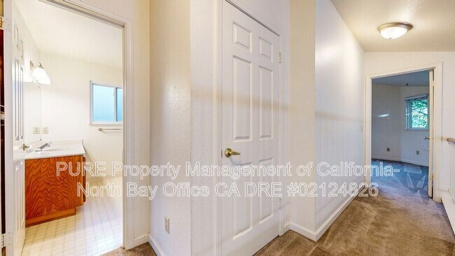 Building Photo - 2070 Pinercrest Dr