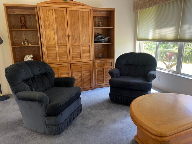 Building Photo - Fabulous Newly available Seasonal Rental i...