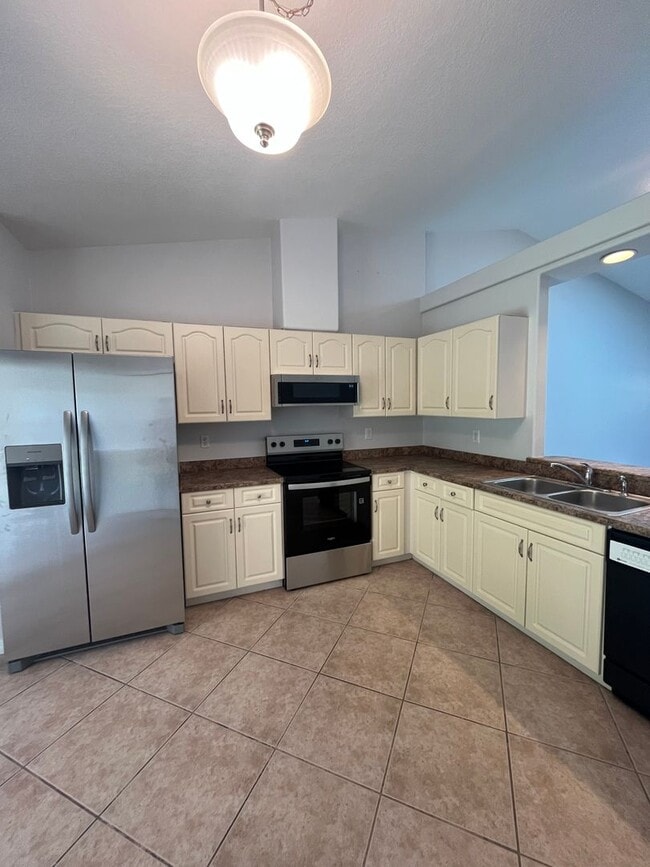 Building Photo - 133 Plainview Dr