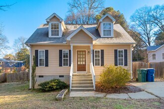 Building Photo - PENDING APPLICATION 03/28/26: Available now! Perfect 3br/2.5ba Home Only 1/2 Mile From Durham's B...