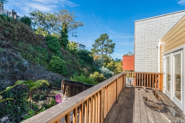 Building Photo - 724 De Haro St