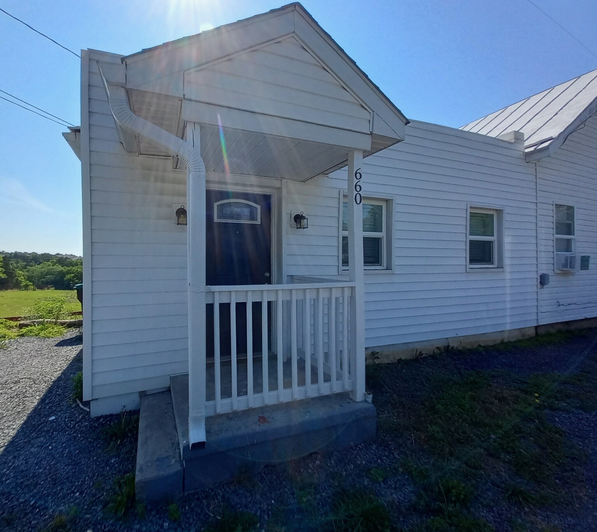 Building Photo - 660 Capon St