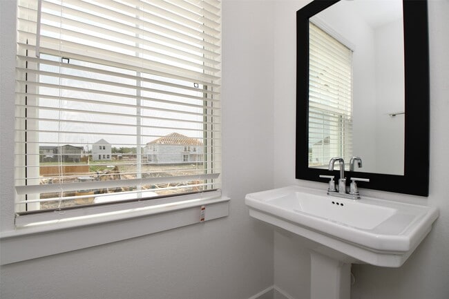 Building Photo - 2209 Via Laura Ln