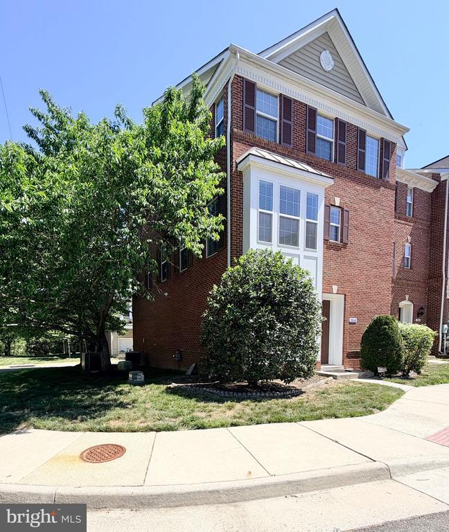 Building Photo - 2048 Blunt Lane
