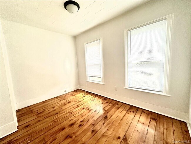 Building Photo - 9 Hornbeck Ave