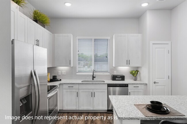 Building Photo - 7228 Tall Tree Dr