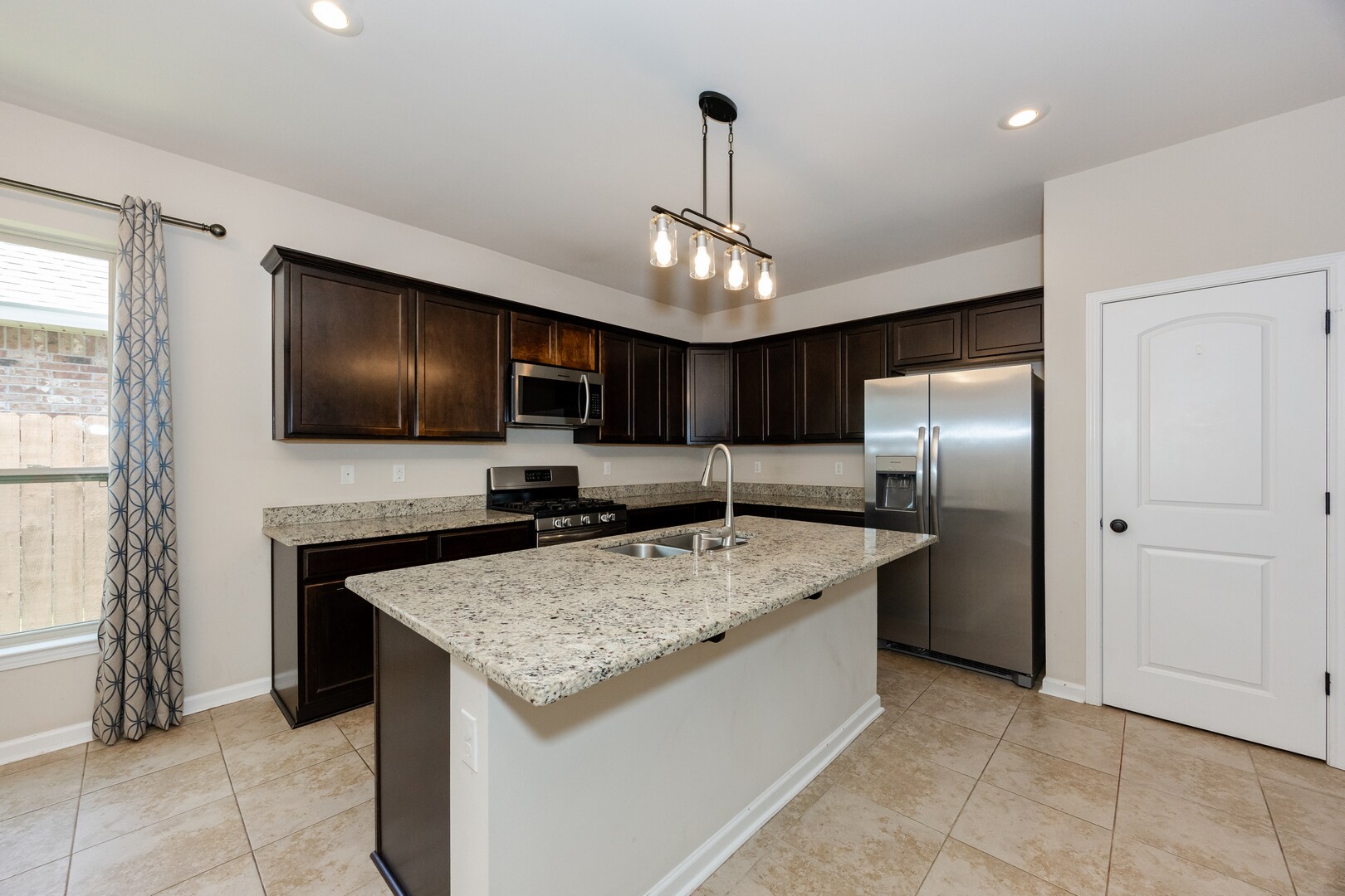 Building Photo - 8578 Arabella Ave