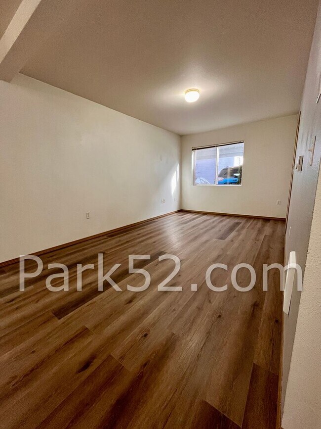 Building Photo - $300 Off First Full Month! 1 Bedroom 1 Bathroom - Ground Floor - Bonney Lake Condo - #D2