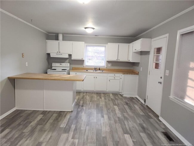 Building Photo - 3231 Rogers Dr