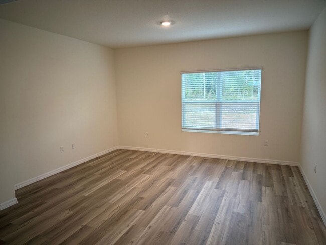 Building Photo - 4 Bedroom 2 Bath Convenient to Everything