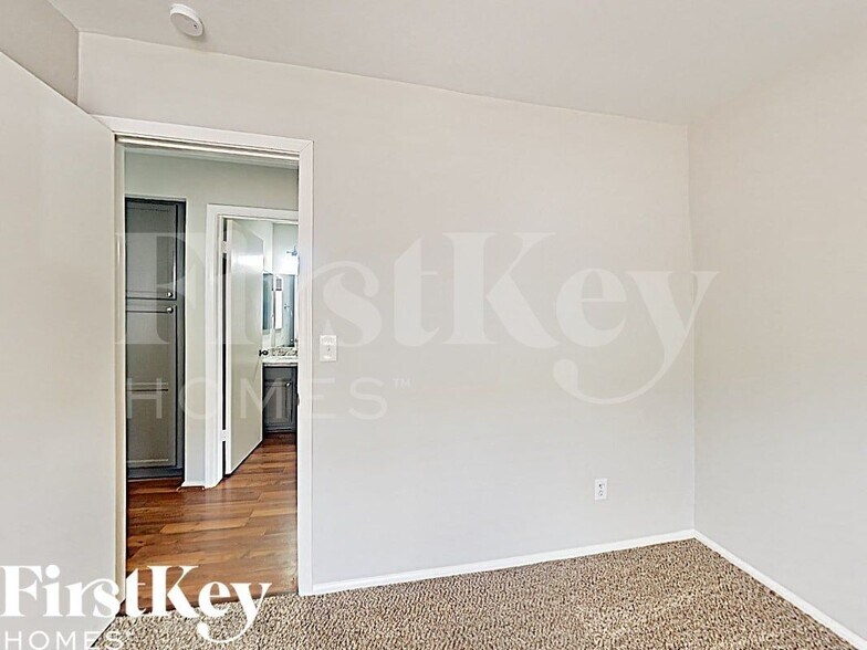 Building Photo - 3167 W Foothill Dr