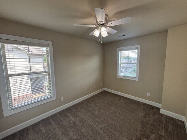 Building Photo - Spacious 3-Bed 2.5 Bath Townhome for Rent in Algood