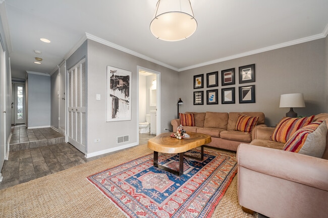 Building Photo - 2389 N Wayne Ave