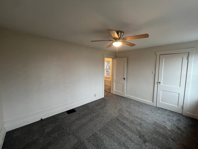 Building Photo - Updated 2.5 Bedroom/ 1 Bath in Troy Hill