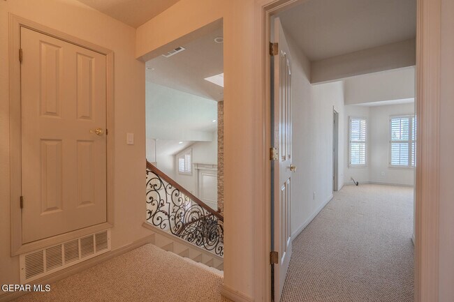 Building Photo - 2066 Paseo Del Prado Dr
