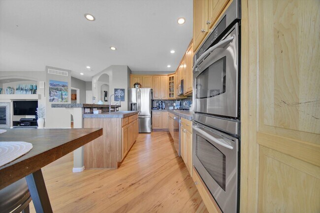 Building Photo - Welcome Home to this beautiful 5-bedroom h...