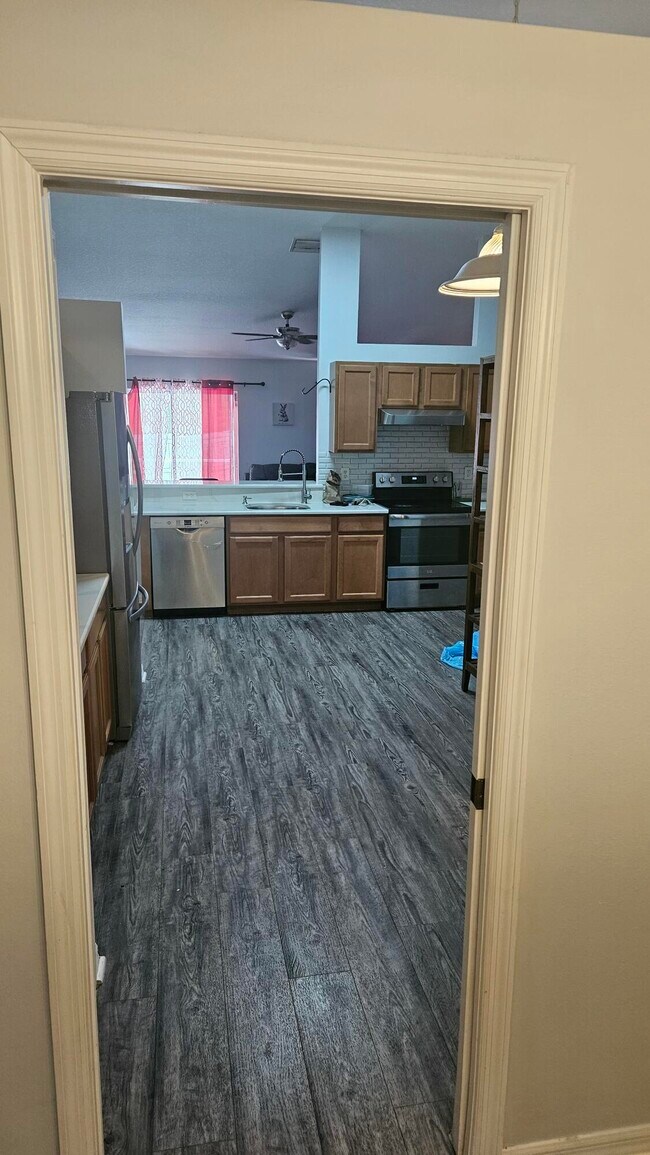 Building Photo - 9024 100th Ct