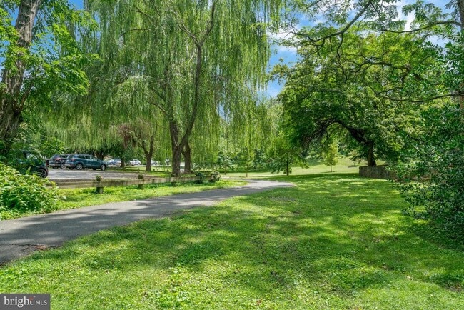 Building Photo - 2505 Arlington Blvd