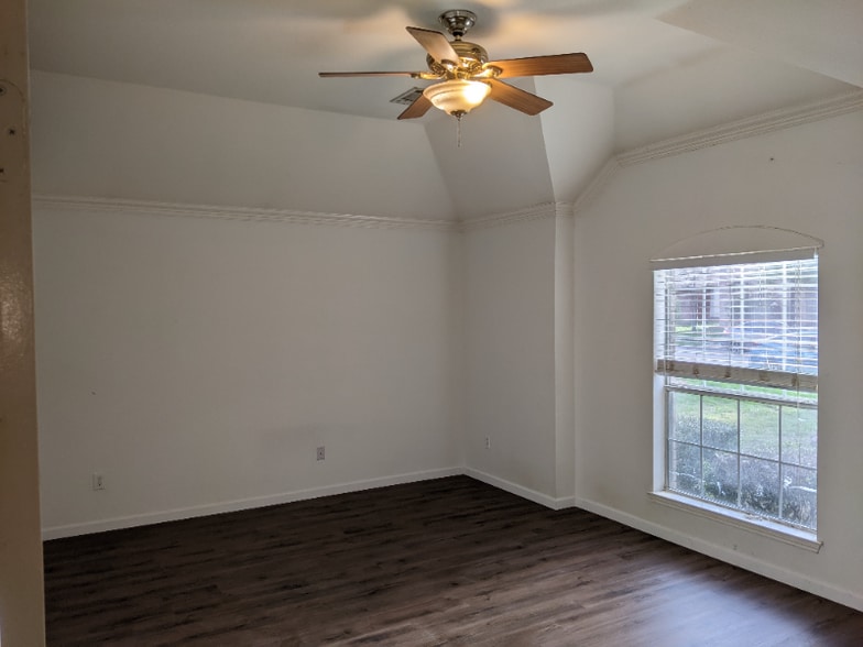 Building Photo - 1257 McMahan Dr