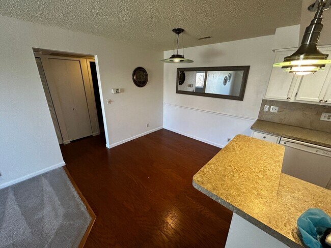 Building Photo - Quaint 1 Bedroom Condo in the Southwest pa...