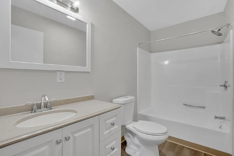 Building Photo - 140 Cherry St