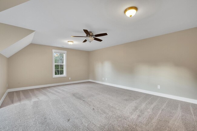 Building Photo - Beautiful 3 Bedroom with bonus in Sneads Ferry