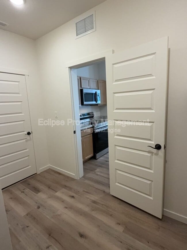 Building Photo - 2638-B 1/2 B 1/2 Rd