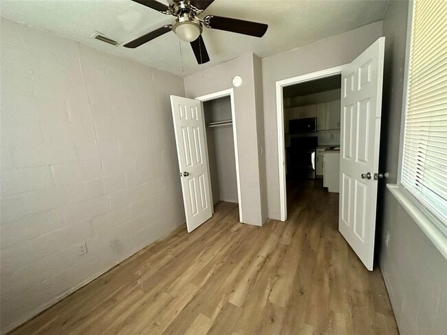 Building Photo - 649 NE Waldo Rd