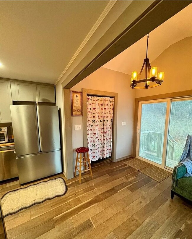 Building Photo - 2050 Blowing Rock Blvd