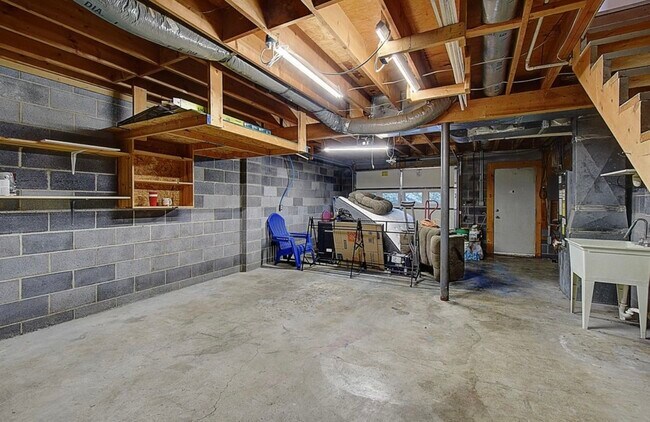 Building Photo - 2012 E Oakland Ave