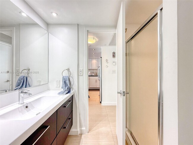 Building Photo - 5701 Collins Ave
