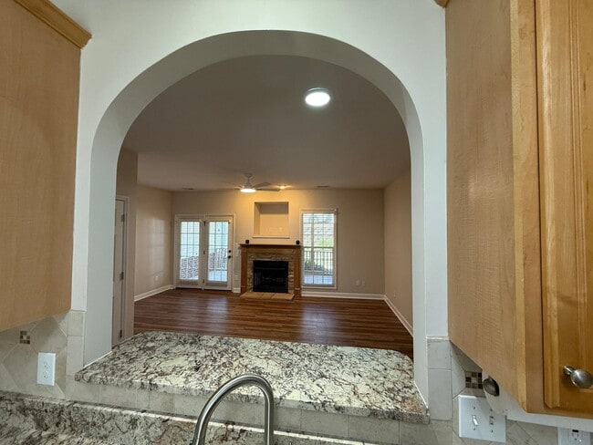Building Photo - 305 Sugar Maple Ave
