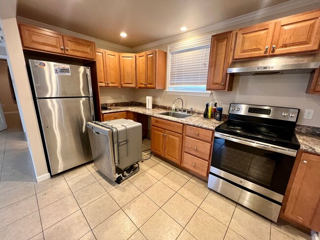 Building Photo - Charming Home - 2 Bed 1.5 Bath - Neville Island