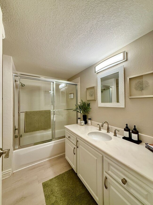 Building Photo - 77584 Woodhaven Dr N