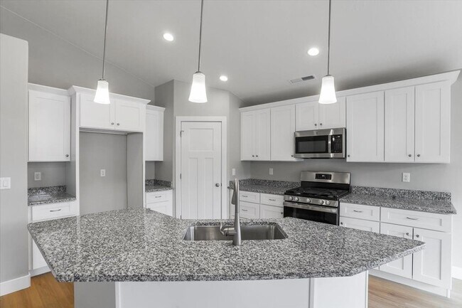 Building Photo - 2261 S Tonaquint Dr