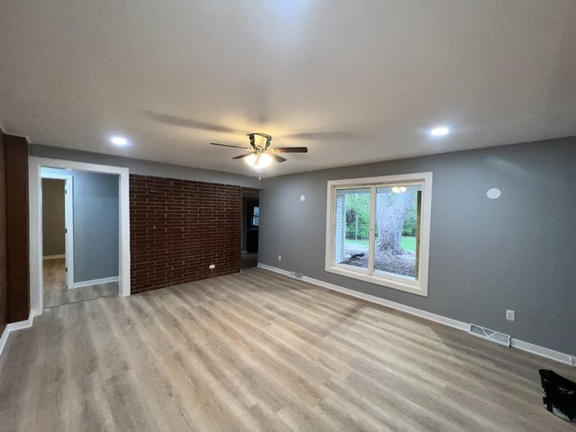 Building Photo - 1108 E 9th St