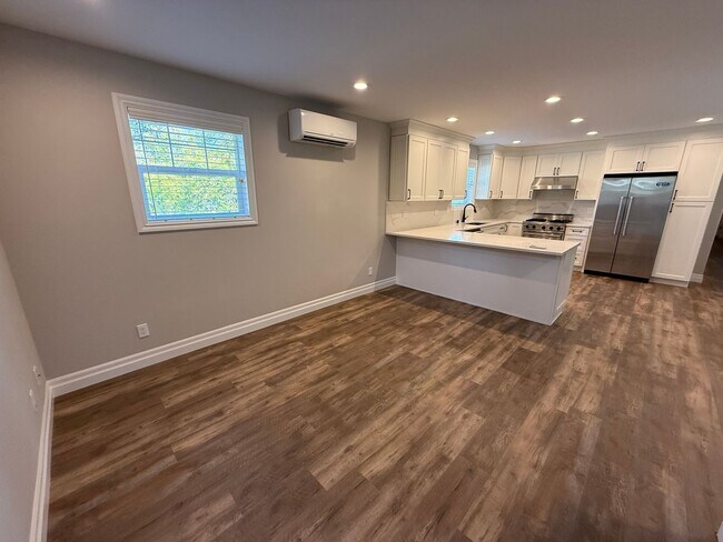 Building Photo - POULSBO - BEAUTIFUL AND BRANDNEW 1 BED 1 BATH