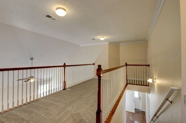 Building Photo - 3 Bedroom 2.5 Bathroom Home w/ Bonus Room!